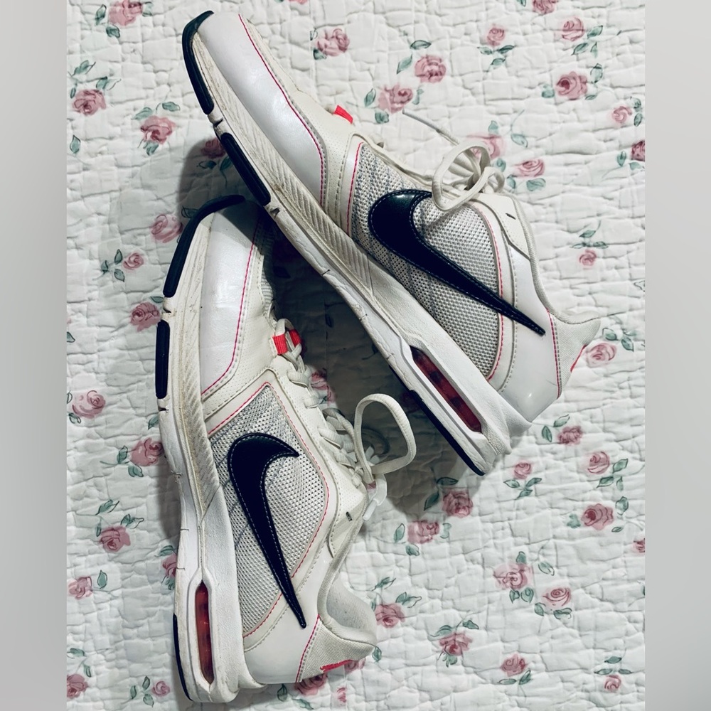 Nike Air Strong Womens 9.5 pink and white casual running athletic sneakers